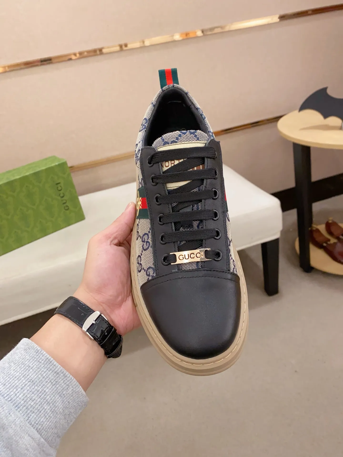 Men's clothing and shoes💰:400💰 (GUCCI) The latest model from the official website 🎁🎁Casual and fashionable men's shoes👟, hot style💥The version is simple and elegant, exclusive for trendy men. Unique latest brand elements from the official website👑Original decoration, fashionable and generous, the fabric is original cowhide ✅Sheepskin lining, the official website specifies wear-resistant casual outsole, the classic model is taken in kind at the counter🎬38-44 (45 is not returned or exchanged when customized)